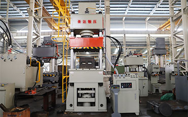 三梁四柱液壓機(jī)簡述（結(jié)構(gòu)、特點(diǎn)、參數(shù)及配置）